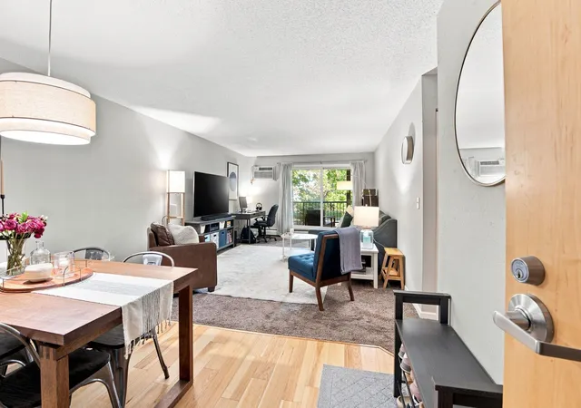 5th image of 3155 Coachman Rd #381, Eagan, MN 55121 | MLS# 7131212