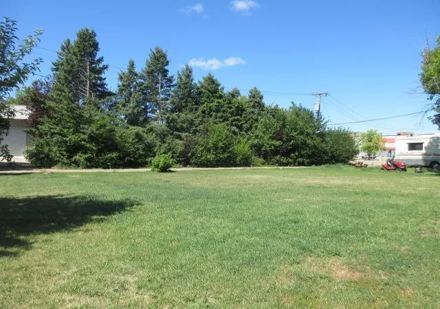 Photo 3 of Sale Pending at 8 2Nd St Ne, Gwinner, ND 58040 | MLS# 7131224 | Listing updated on 2026-09-05