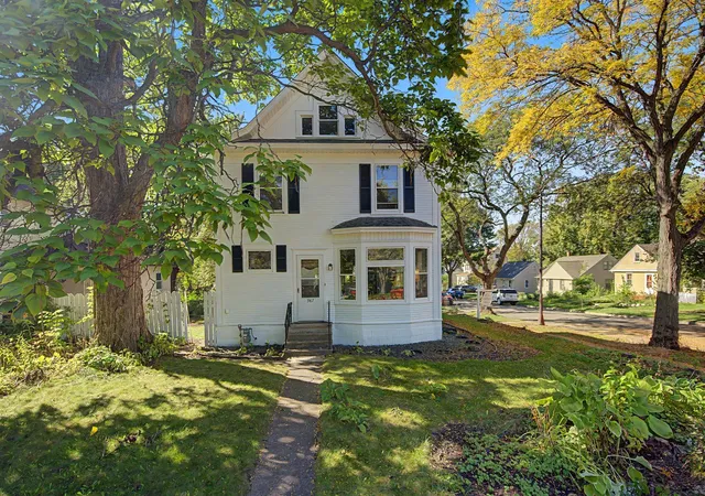 Single family home for sale at 987 Earl St, Saint Paul, MN 55106 | MLS# 7131225