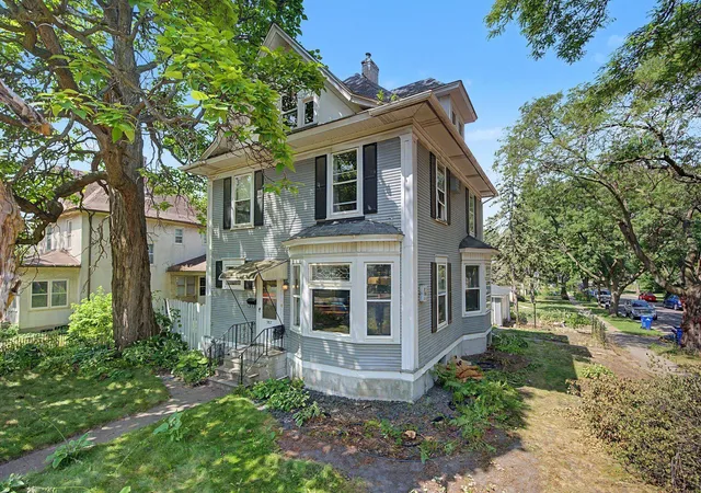 Photo 2 of Single family home for sale at 987 Earl St, Saint Paul, MN 55106 | MLS# 7131225 | Listing updated on 2026-09-18