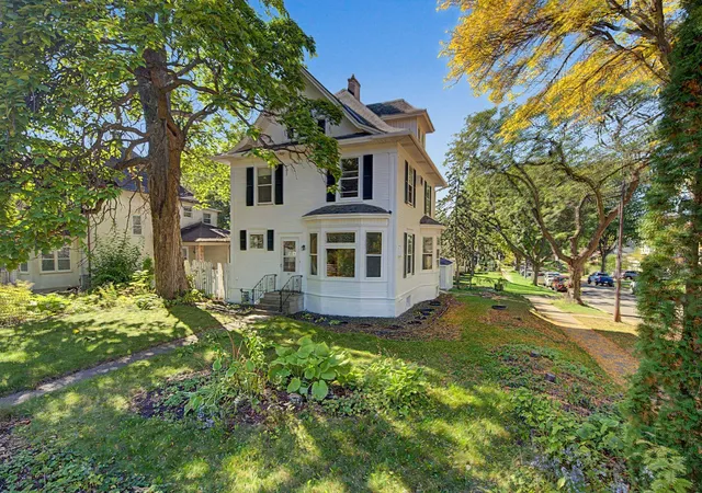 Photo 2 of Single family home for sale at 987 Earl St, Saint Paul, MN 55106 | MLS# 7131225 | Listing updated on 2026-10-16