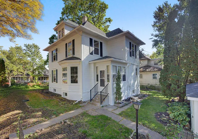 Photo 3 of Single family home for sale at 987 Earl St, Saint Paul, MN 55106 | MLS# 7131225 | Listing updated on 2026-10-09