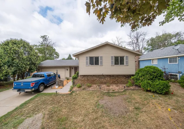 2nd image of 7857 Idaho Ave N, Brooklyn Park, MN 55445 | MLS# 7131233