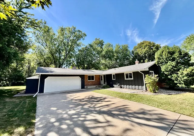 Photo 3 of Single family home for sale at 410 Betty Ln, Saint Paul, MN 55118 | MLS# 7131257 | Listing updated on 2026-10-06