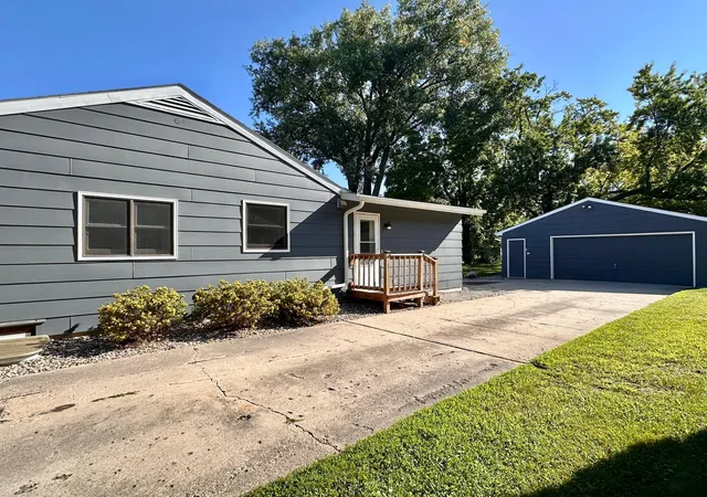 image of 1205 16th St Sw, Willmar, MN 56201 | MLS# 7131296