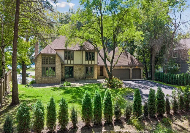 2nd image of 5720 Oakview Ln N, Plymouth, MN 55442 | MLS# 7131326