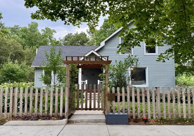 1st image of 717 Winona St, Northfield, MN 55057 | MLS# 7131335
