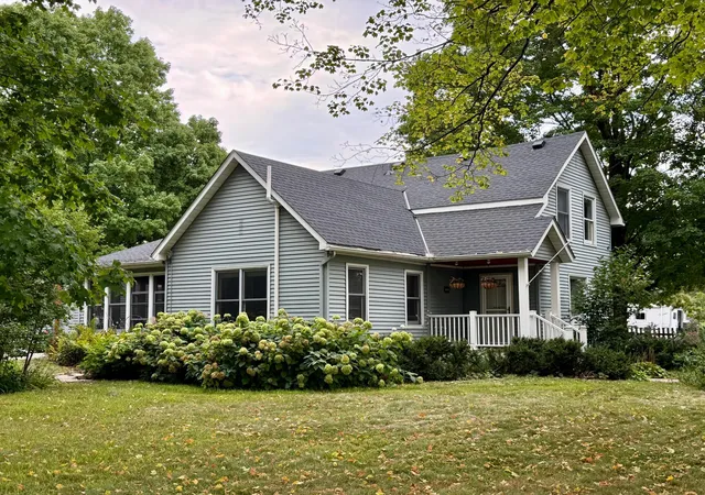 Photo 4 of Single family home for sale at 717 Winona St, Northfield, MN 55057 | MLS# 7131335 | Listing updated on 2026-10-08