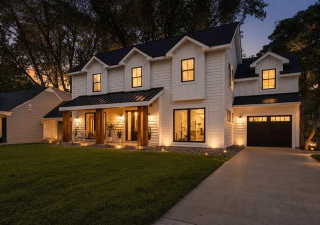1st image of 4824 W 40th Ln, Saint Louis Park, MN 55416 | MLS# 7131337