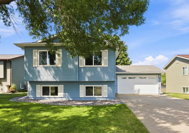 Photo 1 of Single family home for sale at 2728 29th Ave S, Moorhead, MN 56560 | MLS# 7131345 | Listing updated on 2026-08-23