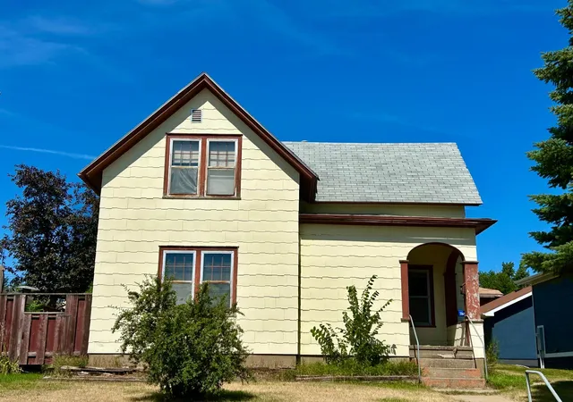 1st image of 214 6th St Nw, Valley City, ND 58072 | MLS# 7131352