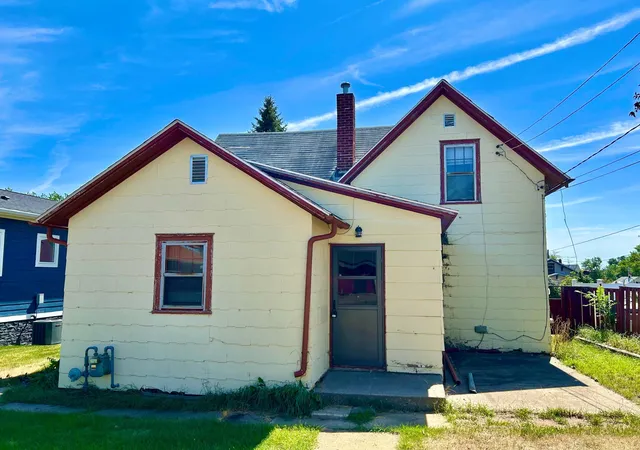 Photo 3 of Single family home for sale at 214 6th St Nw, Valley City, ND 58072 | MLS# 7131352 | Listing updated on 2026-09-23