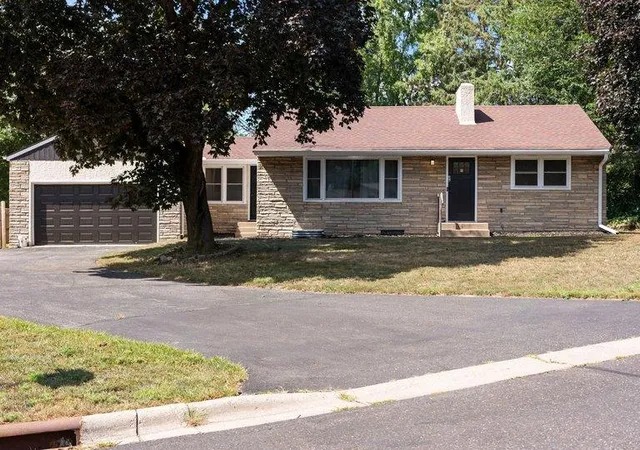 Photo 1 of Single family home for sale at 1689 Edgemont St, Saint Paul, MN 55117 | MLS# 7131353 | Listing updated on 2026-09-05