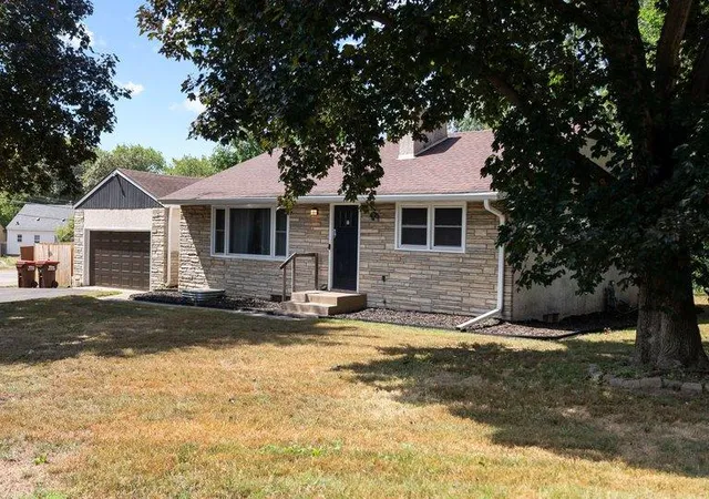 Photo 2 of Single family home for sale at 1689 Edgemont St, Saint Paul, MN 55117 | MLS# 7131353 | Listing updated on 2026-09-05