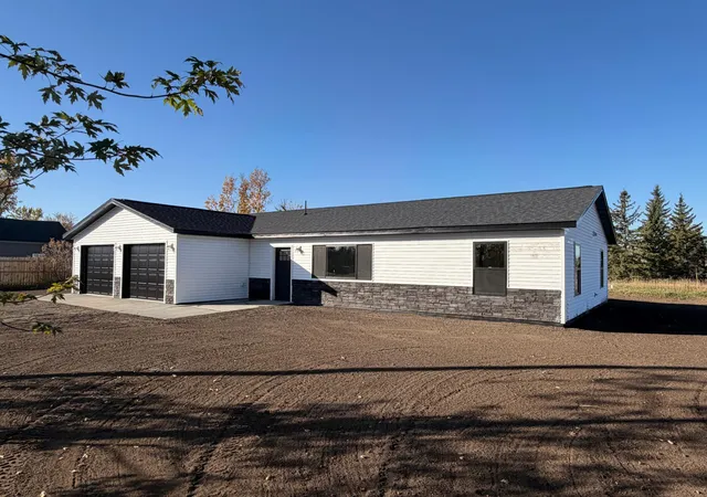 Photo 3 of Single family home for sale at 617 Lake Ave Ne, Bemidji, MN 56601 | MLS# 7131357 | Listing updated on 2026-10-23