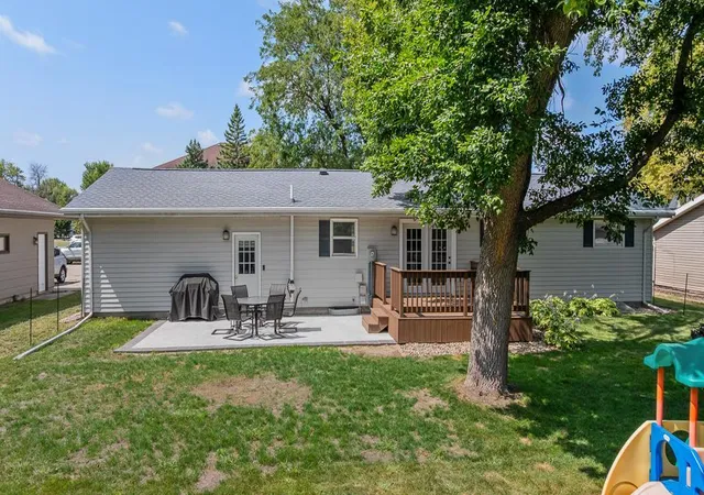 Photo 4 of Single family home for sale at 807 Hackberry Dr, Marshall, MN 56258 | MLS# 7131364 | Listing updated on 2026-09-22