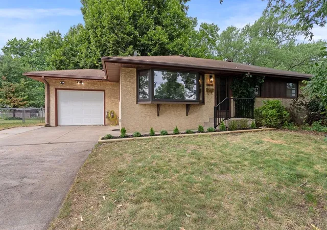 1st image of 5725 Northport Dr, Brooklyn Center, MN 55429 | MLS# 7131381