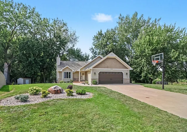 Photo 3 of Sale Pending at 17125 Hershey Ct, Lakeville, MN 55044 | MLS# 7131383 | Listing updated on 2026-08-31