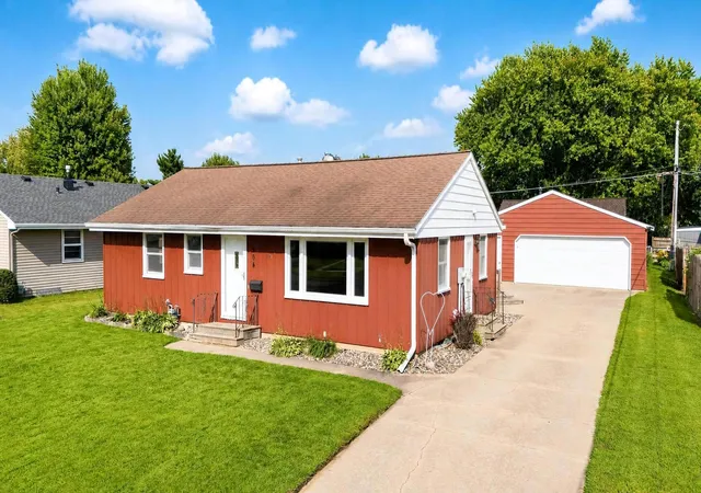 1st image of 304 18th St Nw, Austin, MN 55912 | MLS# 7131401