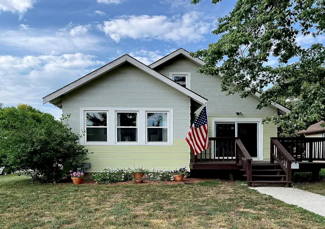 Photo 1 of Single family home for sale at 914 13th St, Windom, MN 56101 | MLS# 7131402 | Listing updated on 2026-08-31