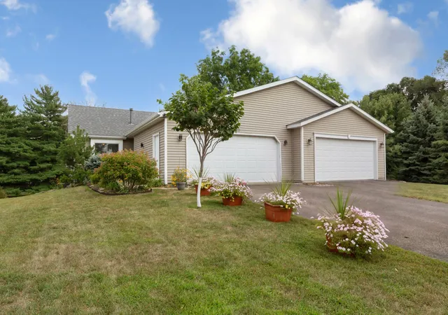 1st image of 1015 Poplar St, Northfield, MN 55057 | MLS# 7131403