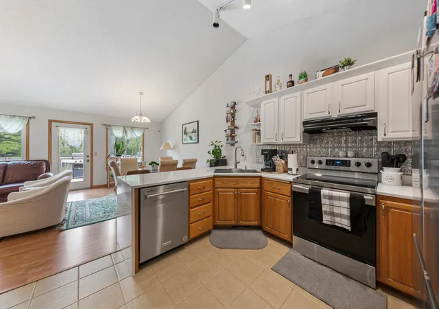 Photo 4 of Townhouse for sale at 1015 Poplar St, Northfield, MN 55057 | MLS# 7131403 | Listing updated on 2026-09-27