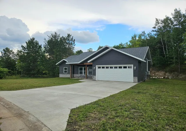 2nd image of 912 Carter Circle, Eveleth, MN 55734 | MLS# 7131414