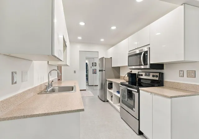 Photo 1 of Condo for sale at 7294 Vista Ct, Eden Prairie, MN 55346 | MLS# 7131415 | Listing updated on 2026-10-09