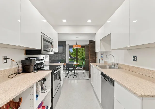 Photo 3 of Condo for sale at 7294 Vista Ct, Eden Prairie, MN 55346 | MLS# 7131415 | Listing updated on 2026-10-09