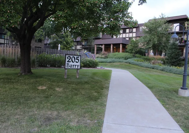 1st image of 205 Barry Ave S #103, Wayzata, MN 55391 | MLS# 7131428