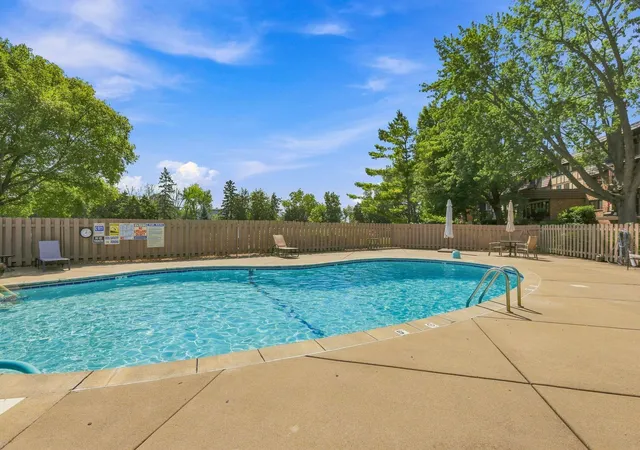 2nd image of 205 Barry Ave S, Wayzata, MN 55391