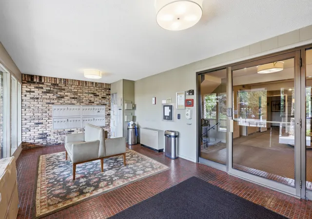 3rd image of 205 Barry Ave S, Wayzata, MN 55391