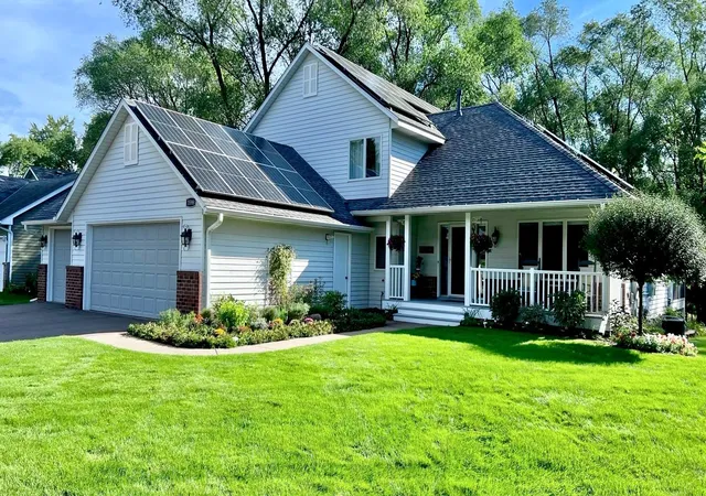 Photo 2 of Sale Pending at 3598 Searle Ct, Vadnais Heights, MN 55127 | MLS# 7131438 | Listing updated on 2026-09-19