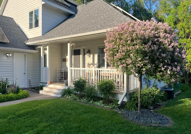 Photo 3 of Sale Pending at 3598 Searle Ct, Vadnais Heights, MN 55127 | MLS# 7131438 | Listing updated on 2026-09-19