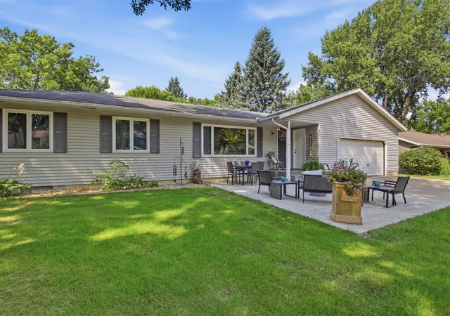 Photo 2 of Single family home for sale at 2750 Fairway Dr Ne, Willmar, MN 56201 | MLS# 7131443 | Listing updated on 2026-08-27