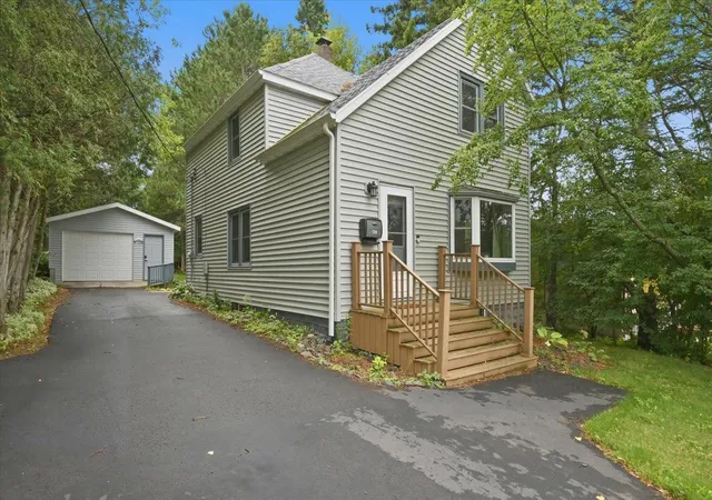 Photo 3 of Sale Pending at 128 W Quince St, Duluth, MN 55811 | MLS# 7131446 | Listing updated on 2026-09-04