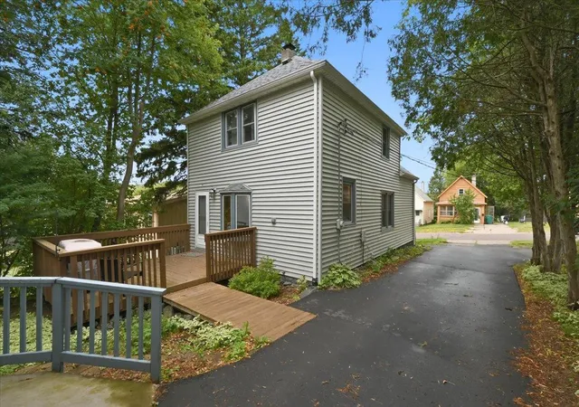 Photo 3 of Sale Pending at 128 W Quince St, Duluth, MN 55811 | MLS# 7131446 | Listing updated on 2026-09-04