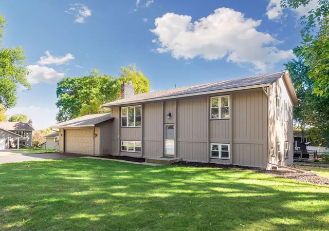 Single family home for sale at 8113 Dakota Ln, Chanhassen, MN 55317 | MLS# 7131450