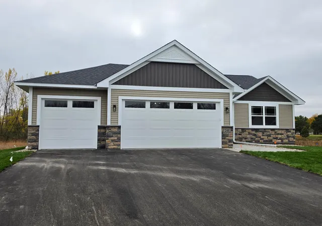 Photo 3 of Single family home for sale at 246 10th Ave Ne, Hutchinson, MN 55350 | MLS# 7131460 | Listing updated on 2026-10-19