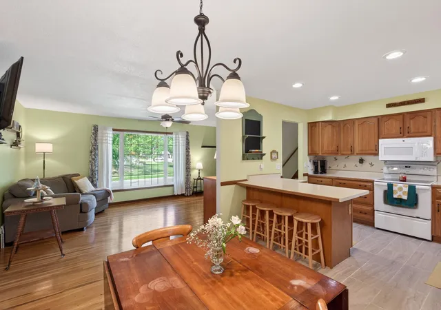 Photo 1 of Single family home for sale at 1094 Lowell Dr, Apple Valley, MN 55124 | MLS# 7131475 | Listing updated on 2026-10-07