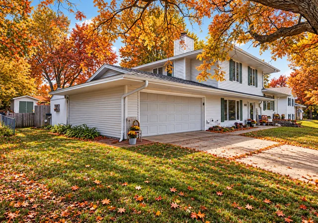 Photo 1 of Single family home for sale at 1094 Lowell Dr, Apple Valley, MN 55124 | MLS# 7131475 | Listing updated on 2026-10-21