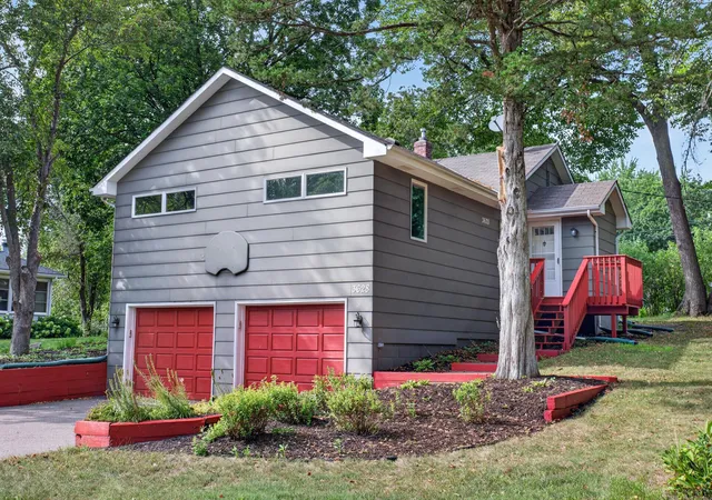Photo 3 of Sale Pending at 3628 Steele St, Minnetonka, MN 55345 | MLS# 7131479 | Listing updated on 2026-09-02