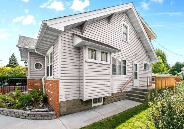 Photo 3 of Single family home for sale at 1420 Taylor Ave, Saint Paul, MN 55104 | MLS# 7131549 | Listing updated on 2026-09-30