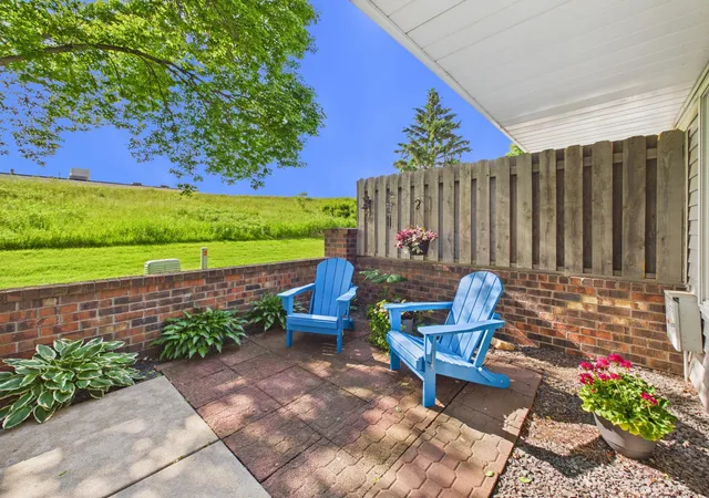 2nd image of 7598 13th St N, Oakdale, MN 55128 | MLS# 7131554