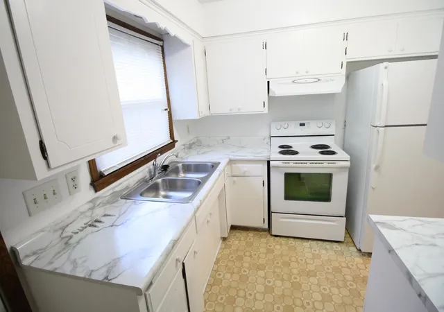 2nd image of 9522 Pleasant Ave S, Bloomington, MN 55420 | MLS# 7131567