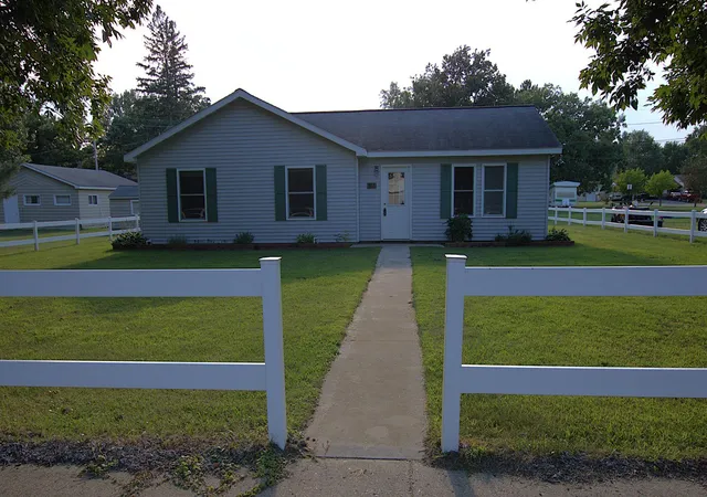 2nd image of 311 Roosevelt St Sw, Staples, MN 56479 | MLS# 7131571
