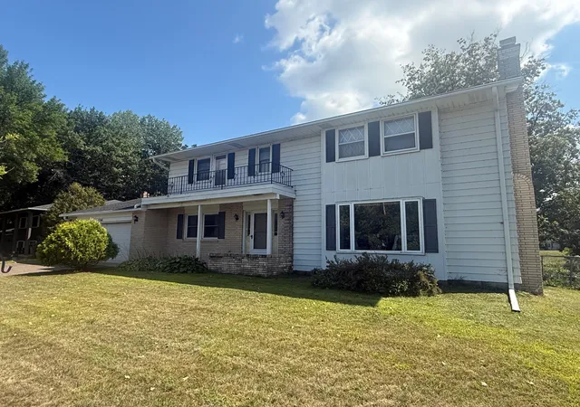 Photo 2 of Sale Pending at 2368 S Shore Blvd, Saint Paul, MN 55110 | MLS# 7131581 | Listing updated on 2026-09-25