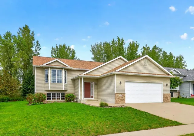 Photo 1 of Single family home for sale at 5211 Florence Dr Nw, Rochester, MN 55901 | MLS# 7131595 | Listing updated on 2026-10-05