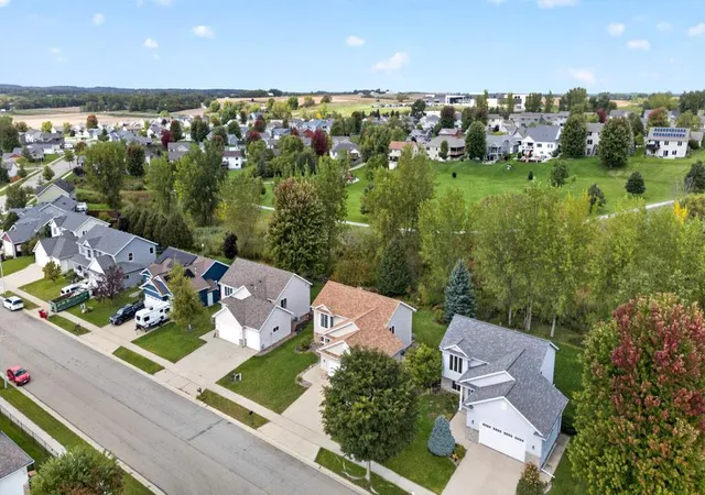Photo 3 of Single family home for sale at 5211 Florence Dr Nw, Rochester, MN 55901 | MLS# 7131595 | Listing updated on 2026-10-05