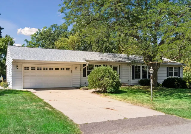 Photo 2 of Single family home for sale at 14211 Lennell Dr, Minnetonka, MN 55345 | MLS# 7131610 | Listing updated on 2026-09-04